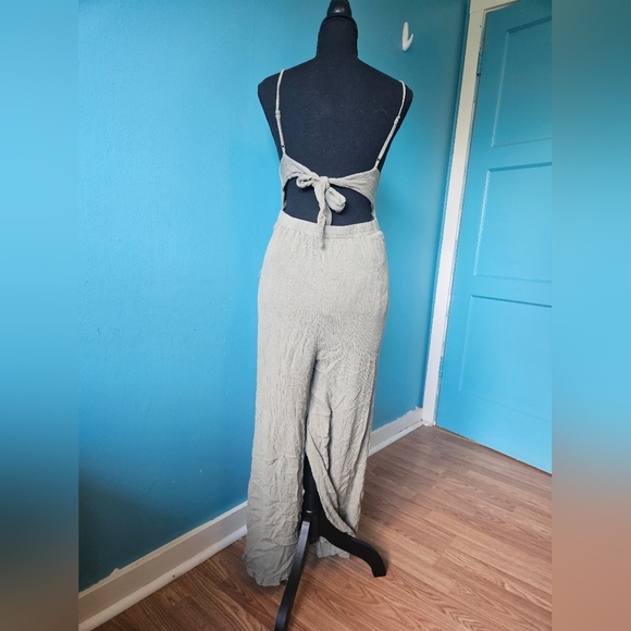 Cut-out, split leg, open-back romper NWOT - Picture 4 of 5